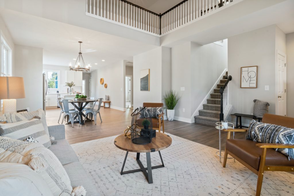 pexels-curtis-adams-6035309 Salon aménagé sur mesure, Hyperespaces